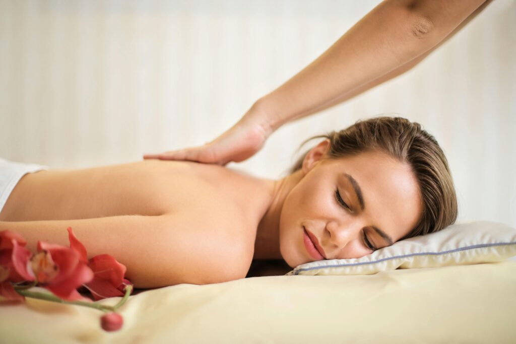 massagem com óleos essenciais